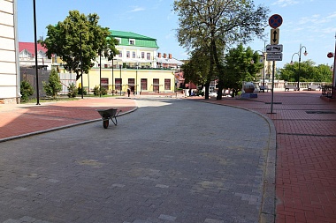 Депутат Госдумы Красов осмотрел ремонт рязанской улицы