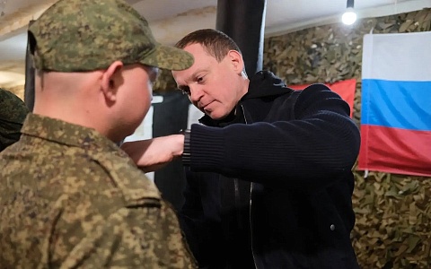 Павел Малков вручил награды рязанским фронтовикам