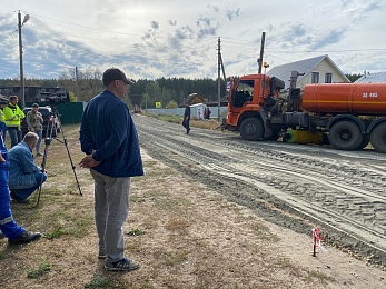 В рязанском селе дорогу к школе построили за два дня - 62ИНФО В рязанском селе дорогу к школе построили за два дня