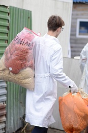 В Рязани «Новые люди» помогли приюту собак подготовиться к зиме