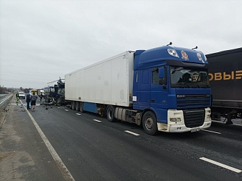 Появились фото с места смертельного ДТП с двумя фурами в Рязанской области 