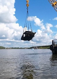 Спасатели вытащили из Оки утонувший автомобиль 