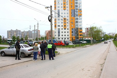 Елена Сорокина объявила опрос по запрету парковки на улице Зубковой в Рязани