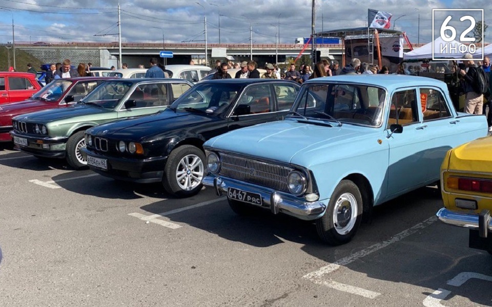 В Рязани прошла выставка ретро-машин - 62ИНФО В Рязани прошла выставка ретро-машин - 62ИНФО