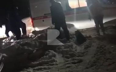 Ещё две скорых помощи не смогли проехать через заваленные снегом дворы Рязани