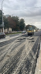 В Рязани начали асфальтировать место ремонта на улице Первомайский проспект