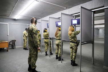 Рязанские женщины-росгвардейцы приняли участие в чемпионате по стрельбе 