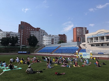 Рязанцы отметили Международный день йоги с доктором Савитой Хариш из Индии - 62ИНФО Рязанцы отметили Международный день йоги с доктором Савитой Хариш из Индии