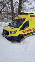 В Рязани 3 января машины скорой помощи массово застревали в снегу 