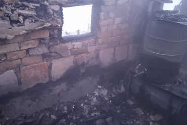 Рязанские пожарные утром 30 января потушили горящую баню 