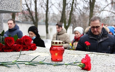 В Рязани на Скорбященском мемориале почтили память жителей блокадного Ленинграда