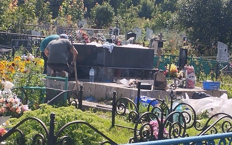 На братской могиле в Пронске меняют памятник