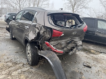 Столкнулись грузовик и 5 легковушек: под Рязанью 4 человека пострадали в ДТП