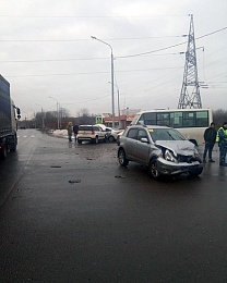 В тройном ДТП в Рязани пострадали шесть человек - 62ИНФО В тройном ДТП в Рязани пострадали шесть человек