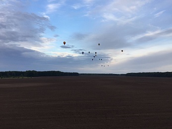 Фоторепортаж: пилоты «Неба России» пролетели на воздушных шарах над Рязанской областью - 62ИНФО Фоторепортаж: пилоты «Неба России» пролетели на воздушных шарах над Рязанской областью