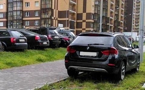 В Рязани в 2026 году собрали ₽673 000 штрафов за парковку на газонах