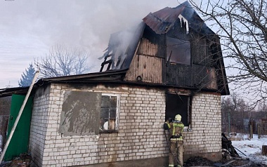 В МЧС назвали причину загорания дачи в Рязани