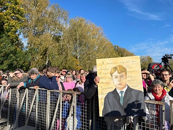 Фоторепортаж: как прошло 130-летие Сергея Есенина в Константинове - 62ИНФО Фоторепортаж: как прошло 130-летие Сергея Есенина в Константинове