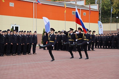 Первокурсники университета МВД имени Кикотя принесли присягу - 62ИНФО Первокурсники университета МВД имени Кикотя принесли присягу