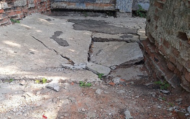 Рязанцы жалуются на критическое состояние лестницы на улице Свободы