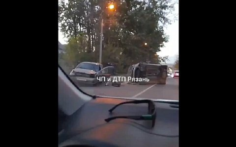 Соцсети: автомобили столкнулись лоб в лоб на окраине Рязани