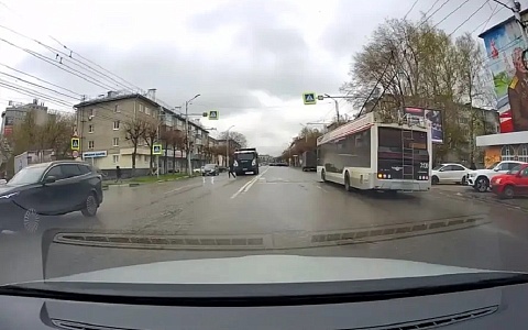 В центре Рязани фура оборвала провода