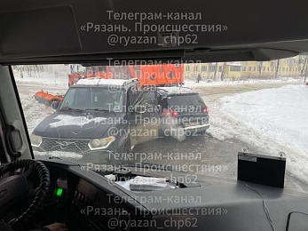 В Рязани из-за коммунальной аварии на Костычева застрял автобус