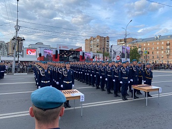 В Рязани встретили с парада Победы в Москве курсантов училища ВДВ