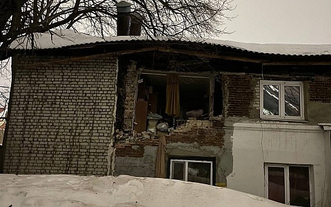 На улице Кудрявцева отремонтируют крышу дома после обрушения стены