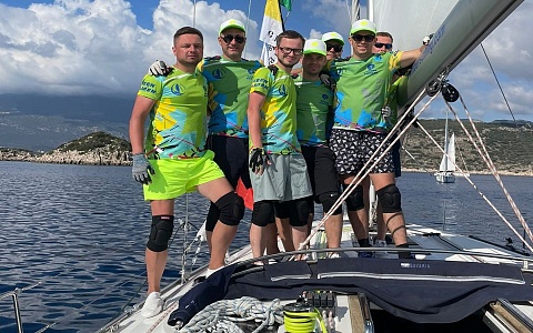 Сотрудники ГК «Зелёный сад - наш дом» из Рязани покорили Средиземное море на самой патриотичной лодке