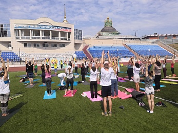 Рязанцы отметили Международный день йоги с доктором Савитой Хариш из Индии - 62ИНФО Рязанцы отметили Международный день йоги с доктором Савитой Хариш из Индии