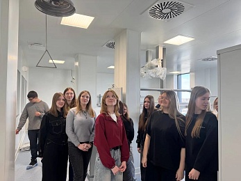 Студенты пилотного спецкурса Рязанского медколледжа побывали на строящемся заводе «ОКТАФАРМА-ФАРМИМЭКС»