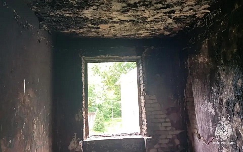 В Рязанской области произошли пожары в многоквартирном доме и хозпостройке