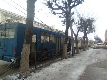 В центре Рязани встали троллейбусы из-за неполадок с контактной сетью 