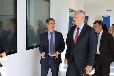 Артём Бранов проинспектировал строительство фармзавода в Скопинском районе