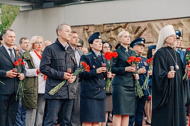 На Скорбященском мемориале Рязани зажгли «Свечи памяти» в час начала Великой Отечественной