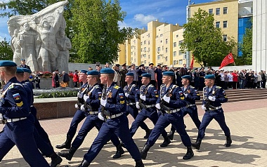 В Рязани 9 Мая возложили цветы к мемориалу на площади Победы - 62ИНФО В Рязани 9 Мая возложили цветы к мемориалу на площади Победы