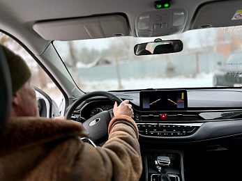 В Рязанской области ветеран СВО впервые получил машину с ручным управлением