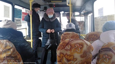 В Рязани полиция проконтролировала ношение масок в маршрутках центра города