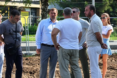 Подрядчик начал облицовывать стелу у вокзала «Рязань-2»