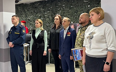 Передвижную фотовыставку «Время выбрало нас» открыли в Дядькове