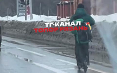 В Рязани дети на самокатах выехали на проезжую часть