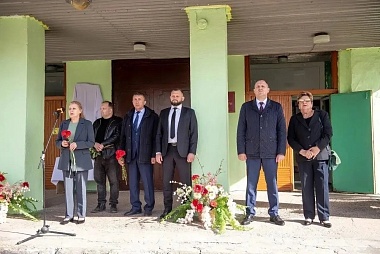 В Искре открыли мемориальную доску в честь Виктора Казьмина