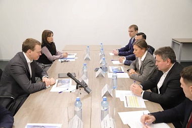 Павел Малков осмотрел цеха и продукцию завода «Ларта Гласс Рязань» - 62ИНФО Павел Малков осмотрел цеха и продукцию завода «Ларта Гласс Рязань»