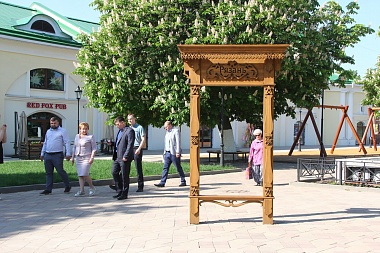 Сорокина осмотрела благоустройство на площади Ленина и ремонт дорог