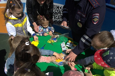 Во дворе рязанского ЖК «Гранд Комфорт» прошёл праздник «Детская безопасность на дорогах»