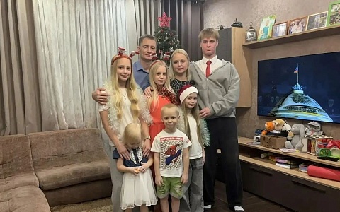 Малков поздравил рязанскую семью с получением почетной награды