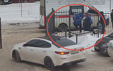 Рязанка получила открытый перелом ноги при падении на скользком тротуаре 