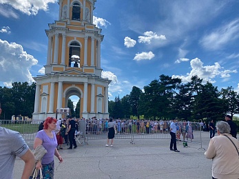 Рязанцы выстроились в огромную очередь к мощам блаженной Матроны Московской