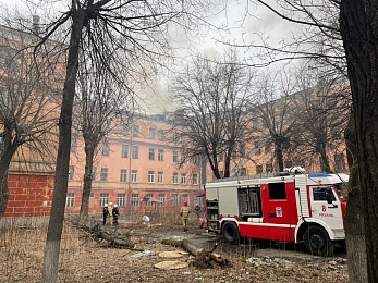Пожар в здании училища связи в Рязани. Фоторепортаж